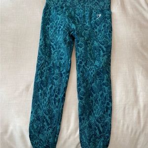 SOLD. Gym shark leggings